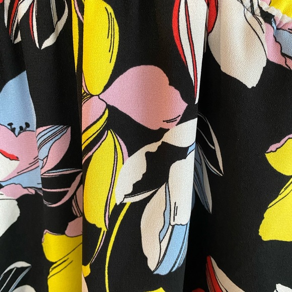 NWT Halogen v-neck floral romper - Picture 4 of 4